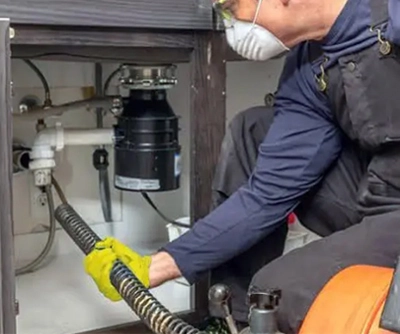 Desentupimento de pia de cozinha com equipamento rotativo